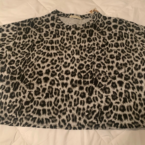 Leopard print short sleeve crop top - Picture 1 of 4